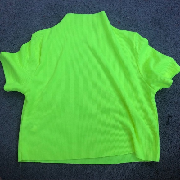 neon yellow cropped t-shirt - Picture 3 of 3